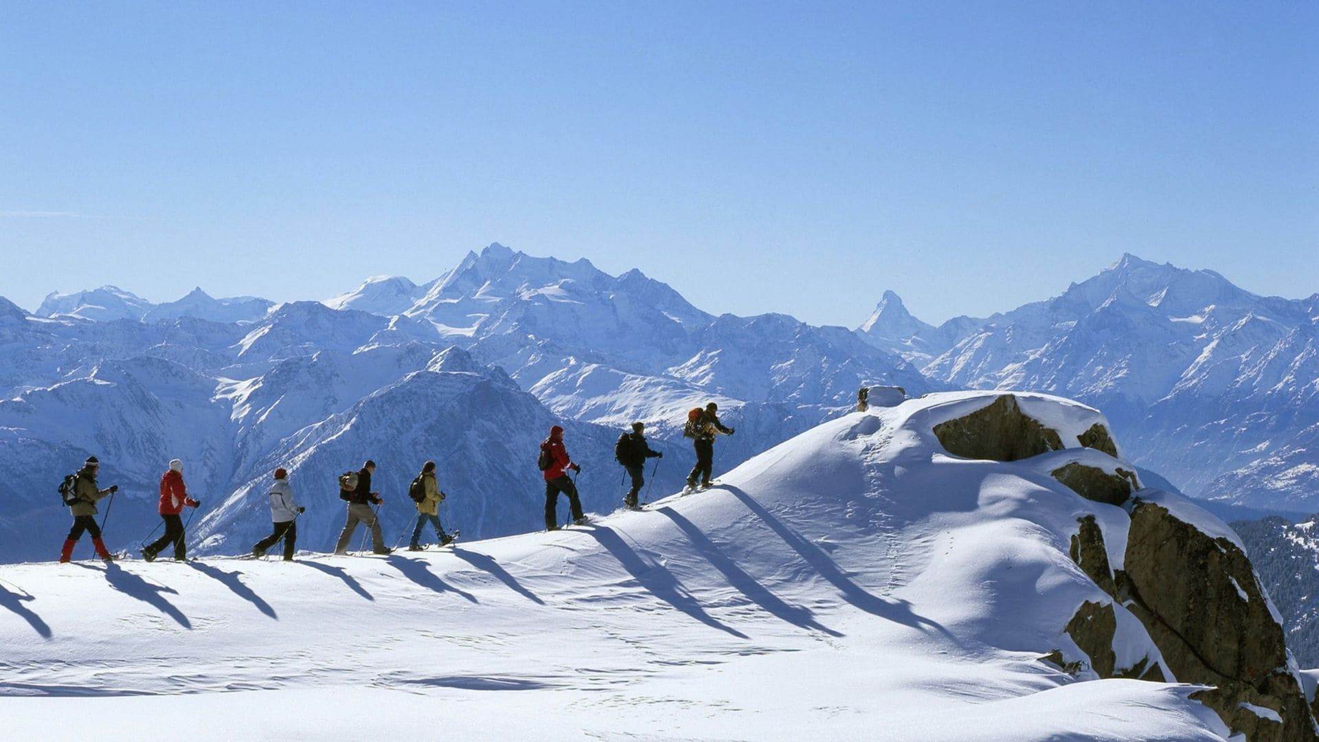 © Salina Maris Schneeschuhwandern nahe dem Aletschgletscher - Schweiz