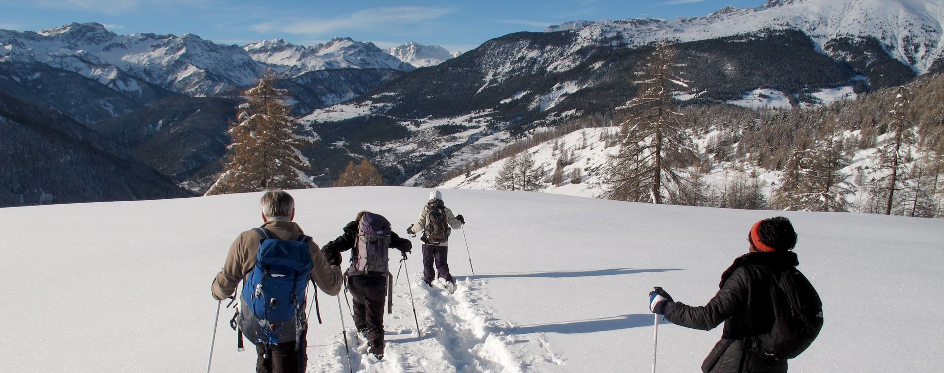 Schneeschuhwanderer im Regionalen Naturpark Queyras - Frankreich