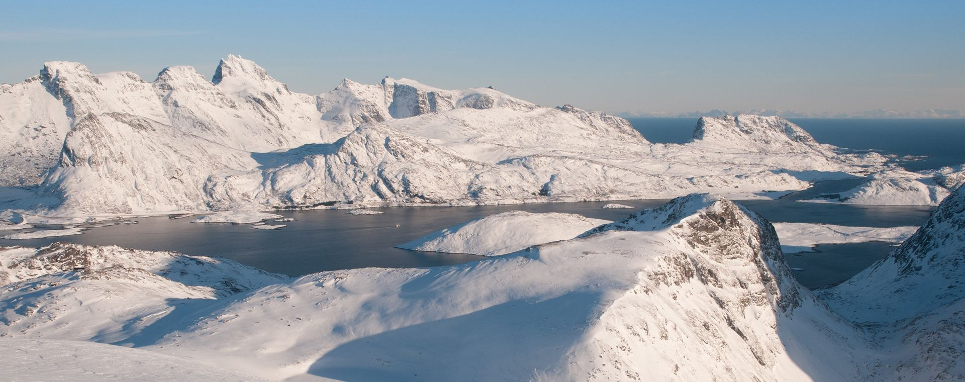 Verschneite Landschaft auf den Lofoten - Norwegen