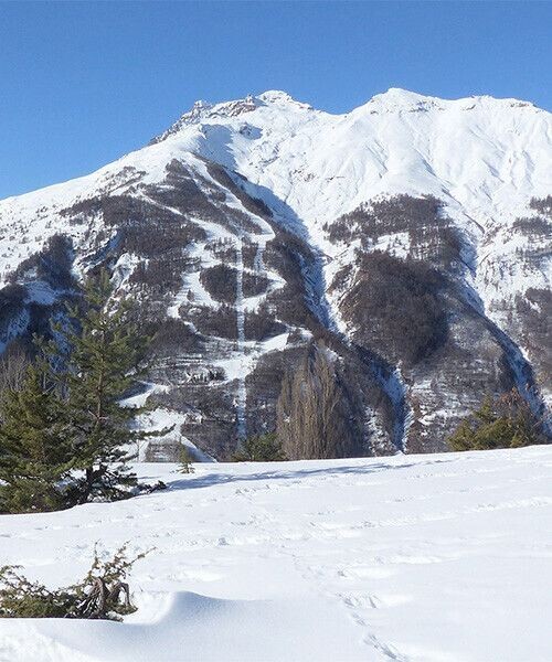 Verschneiter Berg im Winter - Alpen - Frankreich