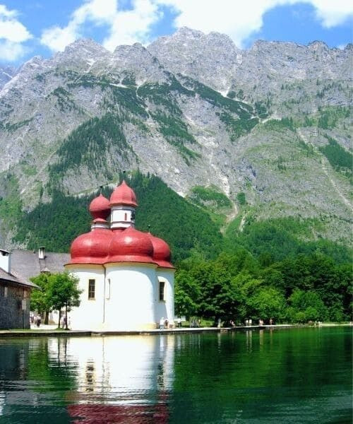 Kirche St. Bartholomä am Ufer des Königssees - Bayern - Deutschland