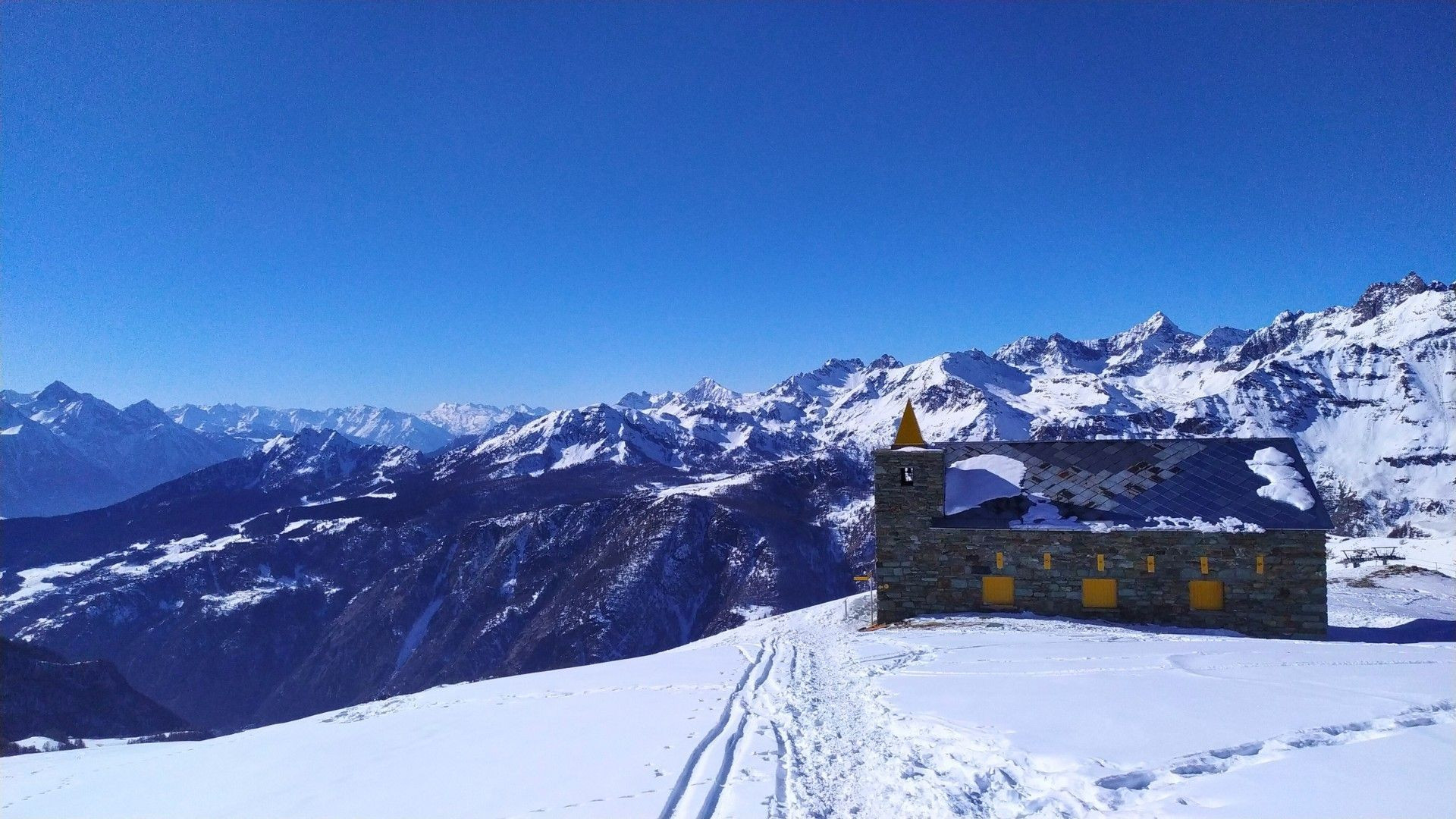 Steinkapelle im Schnee - Matterhorn-Balkone - Italienische Alpen - Italien