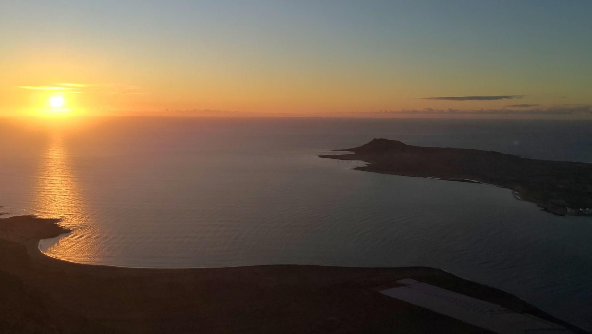 © Juan Carlos Otero Sonnenuntergang über La Graciosa vom Mirador del Río aus - Lanzarote - Spanien