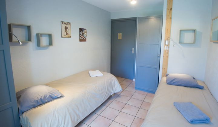 Zweibettzimmer mit getrennten Betten im Gasthaus-Hotel Arcanson