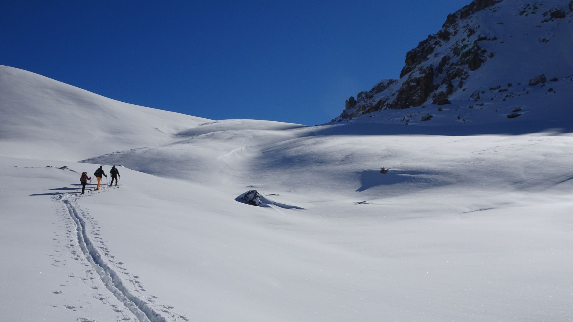 Schneeschuhwanderung am verschneiten Hang - Ubaye-Tal - Alpen - Frankreich