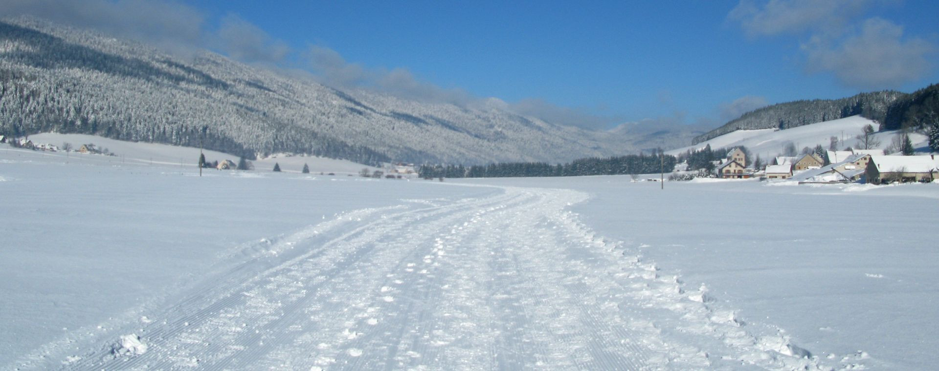 Verschneites Tal bei Autrans-Méaudre im Winter - Vercors - Frankreich