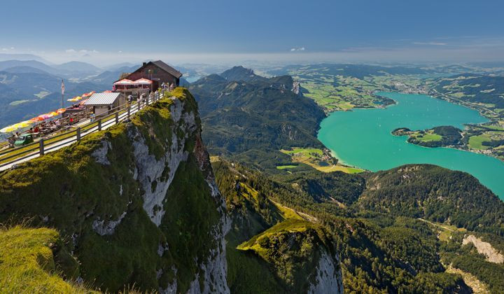 Schutzhütte Schafberg mit Blick auf den Mondsee - Salzkammergut - Österreich