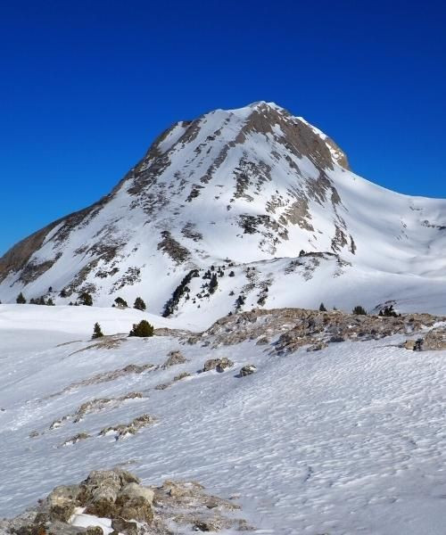 © David Praire Blick auf den verschneiten Grand Veymont vom Pas des Chatons - Vercors - Frankreich