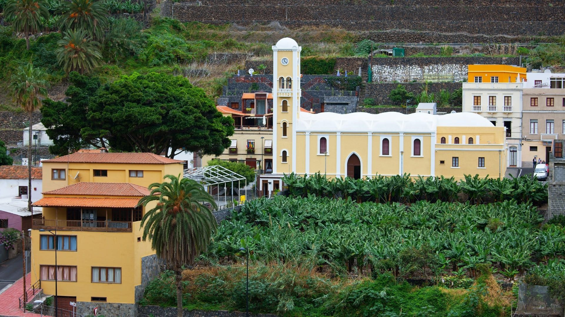 Dorf und terrassierte Bananenhaine - La Gomera - Kanarische Inseln - Spanien