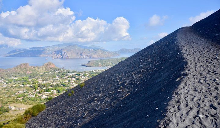 Wanderweg auf Vulcano auf den Äolischen Inseln