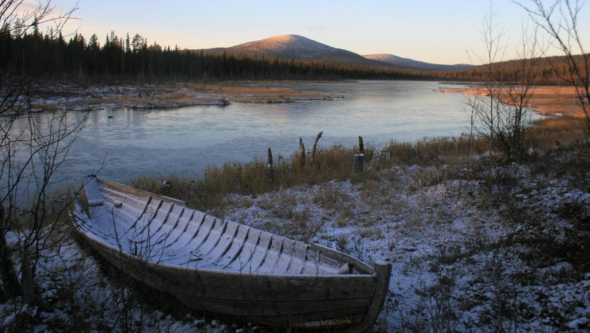 Winterliche Seeuferlandschaft - Lappland - Finnland