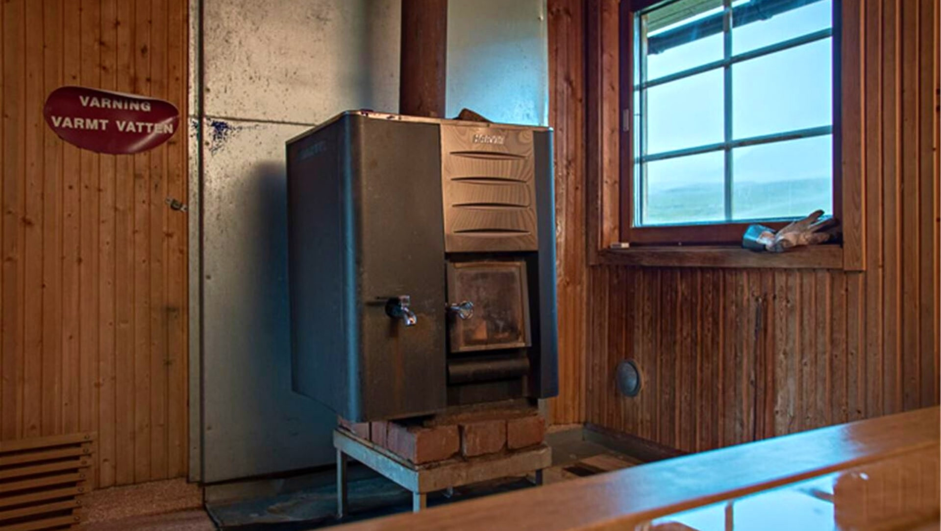 Holzofen in der Sauna der Tjäktja-Hütte - Lappland - Schweden